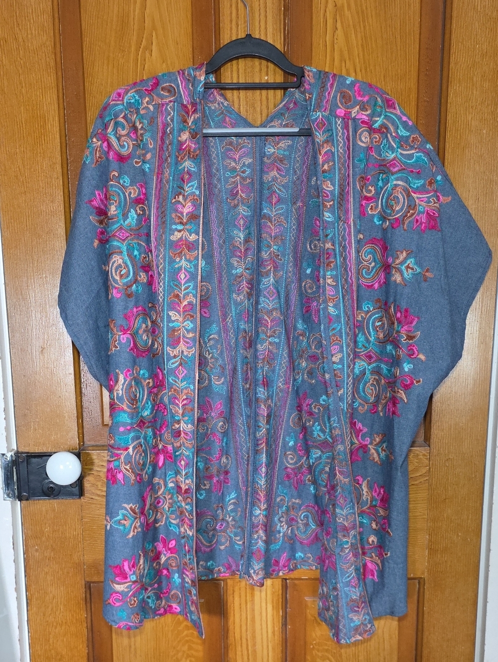 Umgee Gray Open-Front Embroidered Shawl